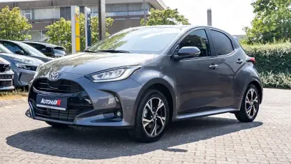 Neu Toyota Yaris 116 PS (85 kW) 2026 Grau Kleinwagen