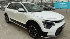 Weiß Gebraucht 2023 Kia e-Niro Vision SUV | 28.990 € (Fairer Preis)