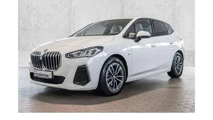 Weiß Gebraucht 2023 BMW 218 Active Tourer M Sport Van / Kleinbus | 26.250 € (Guter Preis)