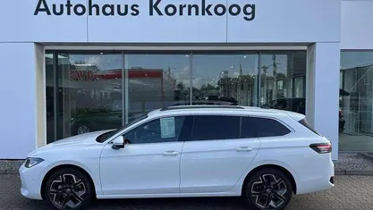 Pure white Gebraucht 2024 VW Passat Elegance Kombi | 34.990 € (Fairer Preis)