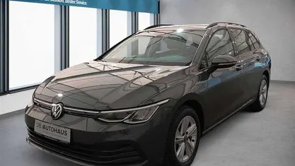 Usado VW Golf VIII Life 110 HP (80 kW) 2023 Cinzento Carrinha