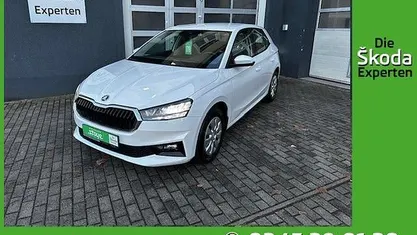 Weiß Gebraucht 2022 Skoda Fabia Ambition Limousine | 13.490 € (Fairer Preis)