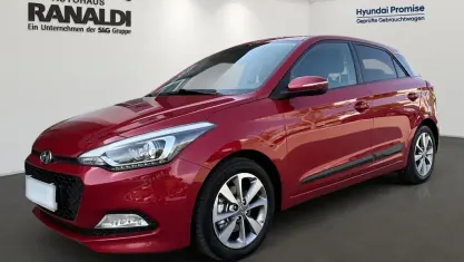 Gebraucht Hyundai i20 75 PS (55 kW) 2016 Rot Limousine