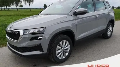 Reflexsilber metallic Neu 2025 Skoda Karoq Selection SUV | 35.040 € (Fairer Preis)