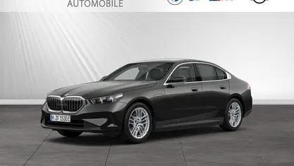 Sophistograu brillanteffekt metallic Gebraucht 2024 BMW 530e Limousine | 54.554 € (Superpreis)