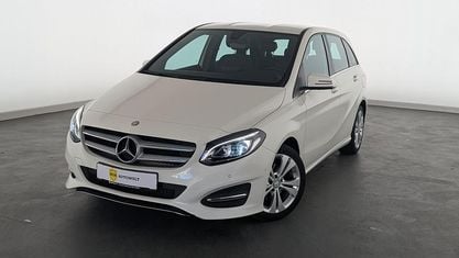Używany Mercedes B180 Urban 122 KM (89 kW) 2016 Biały Minivan