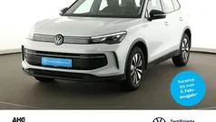 Oryxweiß perlmutteffekt Gebraucht 2025 VW Tiguan Life SUV | 36.790 € (Fairer Preis)