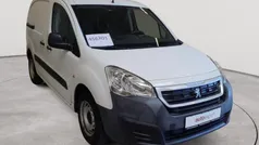 Schneeweiß Gebraucht 2018 Peugeot Partner Avantage Van / Kleinbus | 9.090 € (Superpreis)