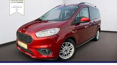 Rot Gebraucht 2019 Ford Tourneo Courier Titanium Van / Kleinbus | 12.990 € (Fairer Preis)