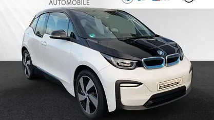 Capparisweiß mit akzent bmw i blau Gebraucht 2022 BMW i3 Kleinwagen | 20.667 € (Fairer Preis)