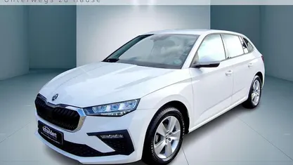 Candyweiß (weiß) Gebraucht 2024 Skoda Scala Essence Kleinwagen | 19.330 € (Fairer Preis)