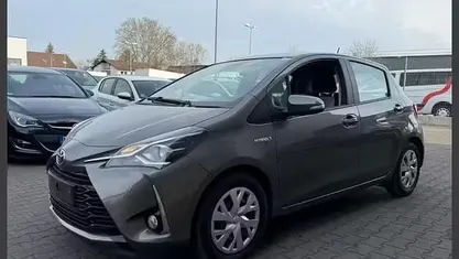 Gebraucht Toyota Yaris Hybrid Business Edition 101 PS (74 kW) 2020 Grau (dunkelgrau metallic) Kleinwagen