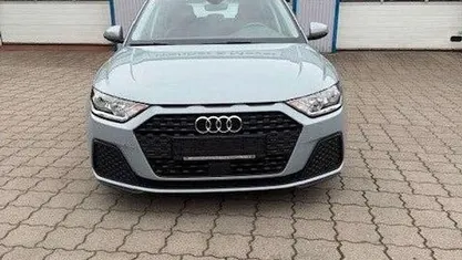 Grau Gebraucht 2023 Audi A1 Sportback Basis Kleinwagen | 19.850 € (Fairer Preis)