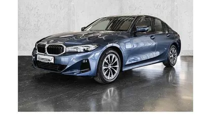 Gebraucht BMW 318 Sport Line 156 PS (114 kW) 2025 Limousine