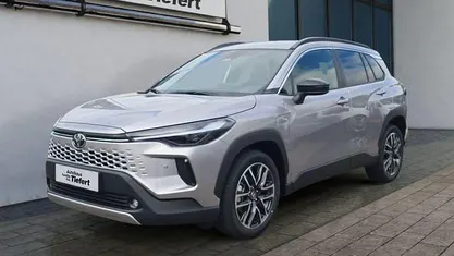 Neu Toyota Corolla Cross 178 PS (130 kW) 2025 Grau SUV
