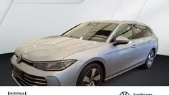 Oyster silver metallic Gebraucht 2025 VW Passat Elegance Kombi | 36.490 € (Superpreis)