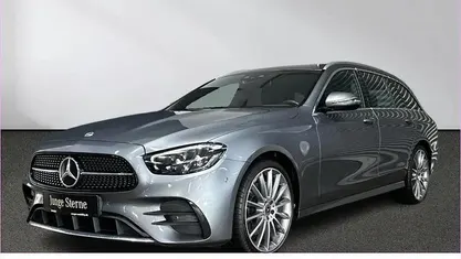 Grau Gebraucht 2022 Mercedes E300 AMG line Limousine | 41.880 € (Fairer Preis)