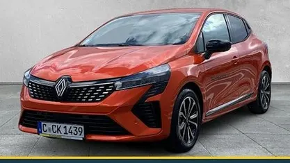Valenciaorange metallic Gebraucht 2025 Renault Clio V Techno Limousine | 17.990 € (Fairer Preis)