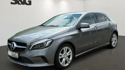 Gebraucht Mercedes A180 Urban 122 PS (89 kW) 2017 Met. (grau Limousine