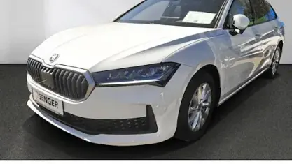 Używany Skoda Superb Essence 150 KM (110 kW) 2025 Biały Kombi