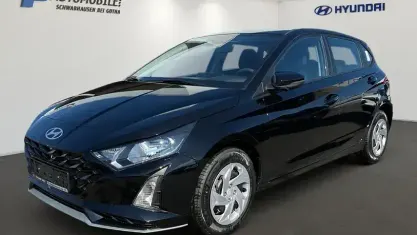 Gebraucht Hyundai i20 Select 101 PS (74 kW) 2024 Phantom black Kleinwagen