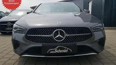 Grau Gebraucht 2024 Mercedes CLA200 Limousine | 34.444 € (Fairer Preis)