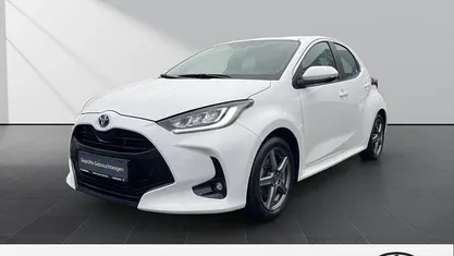 Gebraucht Toyota Yaris Hybrid Team 116 PS (85 kW) 2022 Super (pure) white ii Kleinwagen