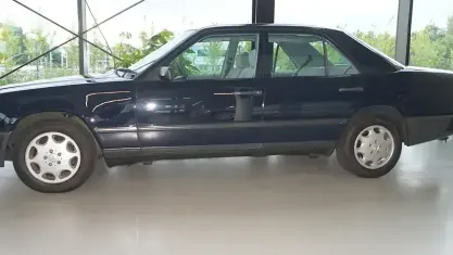 Brugt Mercedes E260 160 HK (117 kW) 1987 Blå Sedan