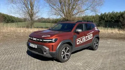 Gebraucht Dacia Duster Journey 131 PS (96 kW) 2024 Braun schwarz SUV