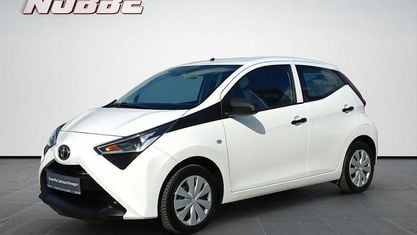Używany Toyota Aygo Business Edition 72 KM (52 kW) 2021 Biały Hatchback