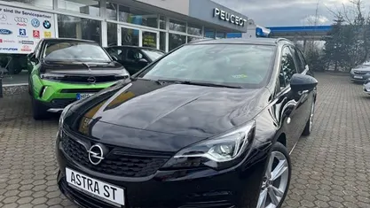 Schwarz Gebraucht 2021 Opel Astra Ultimate Kombi | 18.300 € (Fairer Preis)