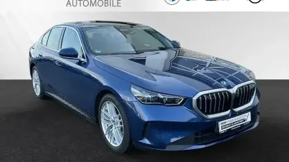 Gebraucht BMW 550e Performance 489 PS (359 kW) 2024 Phytonicblau metallic Limousine