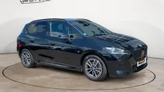 Black sapphire metallic Gebraucht 2023 BMW 220 Active Tourer M Sport Van / Kleinbus | 29.970 € (Fairer Preis)