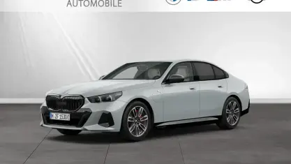 Gebraucht BMW 550e M Sport 489 PS (359 kW) 2025 Brooklyn grau Limousine