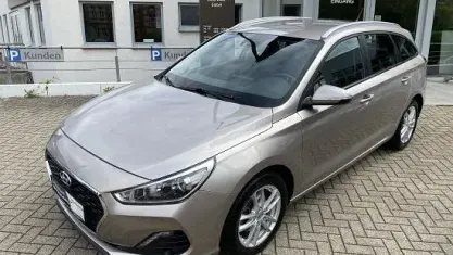 Gebraucht Hyundai i30 Select 101 PS (74 kW) 2019 Beige Kombi