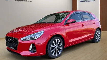 Gebraucht Hyundai i30 Style 140 PS (102 kW) 2018 Rot Limousine
