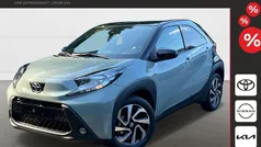 6x3)/ black mica (209) (gruen Gebraucht 2024 Toyota Aygo Team Kleinwagen | 15.980 € (Fairer Preis)