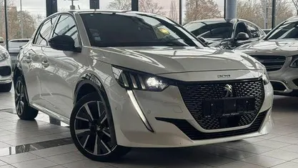 Gebraucht Peugeot 208 Allure 101 PS (74 kW) 2021 Kleinwagen