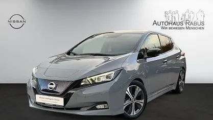 Grau dunkelgrau Gebraucht 2021 Nissan Leaf Tekna Kleinwagen | 20.390 € (Etwas zu teuer)