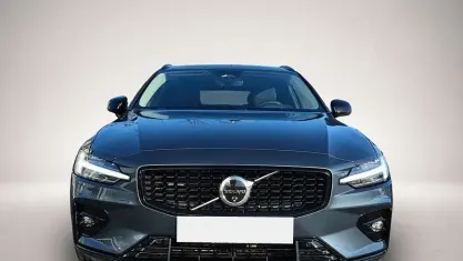 Gebraucht Volvo V60 Plus 197 PS (144 kW) 2025 Blau Kombi