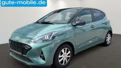 Grün mangrove green/ phantom black / mic (metallic) Gebraucht 2024 Hyundai i10 Prime Kleinwagen | 16.990 € (Fairer Preis)