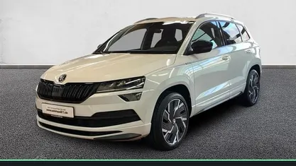 Moonweiß perleffekt Gebraucht 2021 Skoda Karoq SportLine SUV | 27.490 € (Fairer Preis)