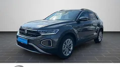 Indiumgrau metallic Gebraucht 2025 VW T-Roc Life SUV | 28.980 € (Superpreis)