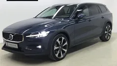 Blau Gebraucht 2024 Volvo V60 CC Plus Kombi | 44.880 € (Fairer Preis)