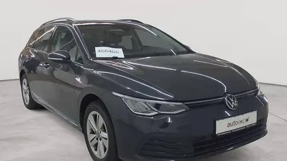 Gebraucht VW Golf VIII Life 116 PS (85 kW) 2022 Uranograu Kombi