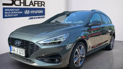 Gebraucht Hyundai i30 Advantage 101 PS (74 kW) 2024 Cypress green / mic Kombi