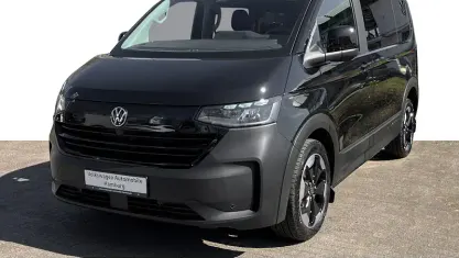 Nouă VW Caravelle Life 150 CP (110 kW) 2025 Negru Van