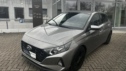 Gebraucht Hyundai i20 Select 101 PS (74 kW) 2021 Brass Kleinwagen
