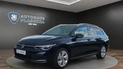 Gebraucht VW Golf VIII Style 131 PS (96 kW) 2023 Deep black perleffekt (schwarz) Kombi