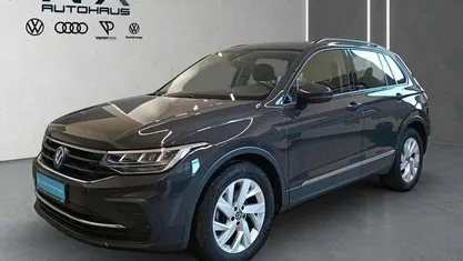 Grau Gebraucht 2023 VW Tiguan Life SUV | 25.514 € (Fairer Preis)